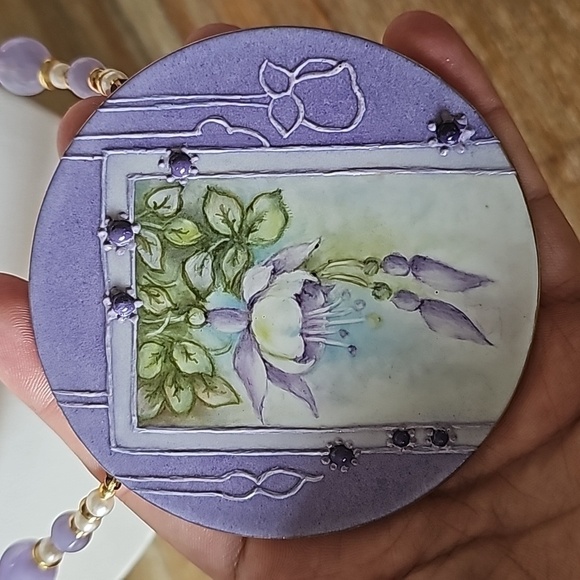 Vintage MOP Signed Arlene Webb Purple Flower Medallion Ceramic Necklace - Picture 2 of 4
